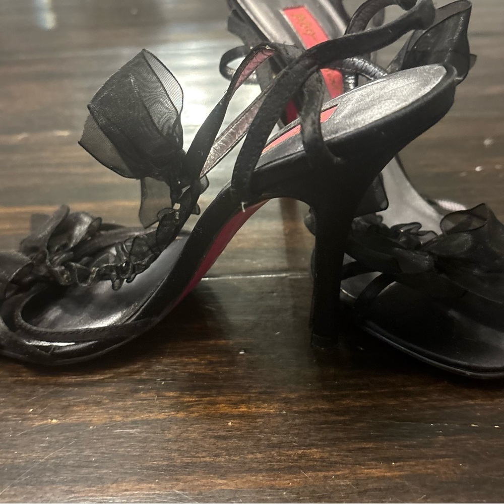 Betsy Johnson Black Lace Bow Sling Back Heels with hot pink bottoms - size 6 - Picture 3 of 7